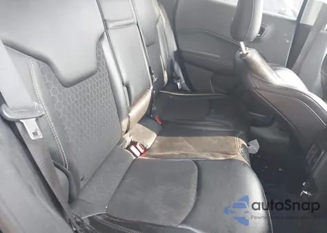 2018 Jeep Compass Latitude 4X4 z USA, uszkodzony, nr VIN 3C4NJDBB2JT478904